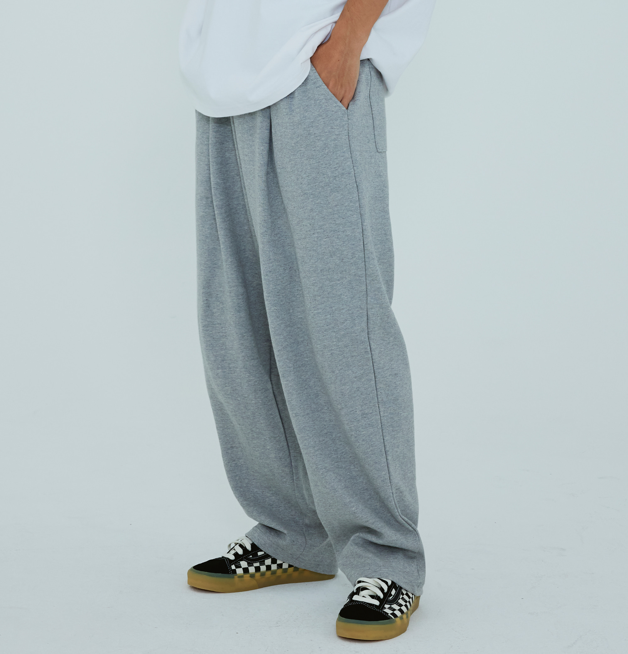 One tuck Wide fit training pants gray